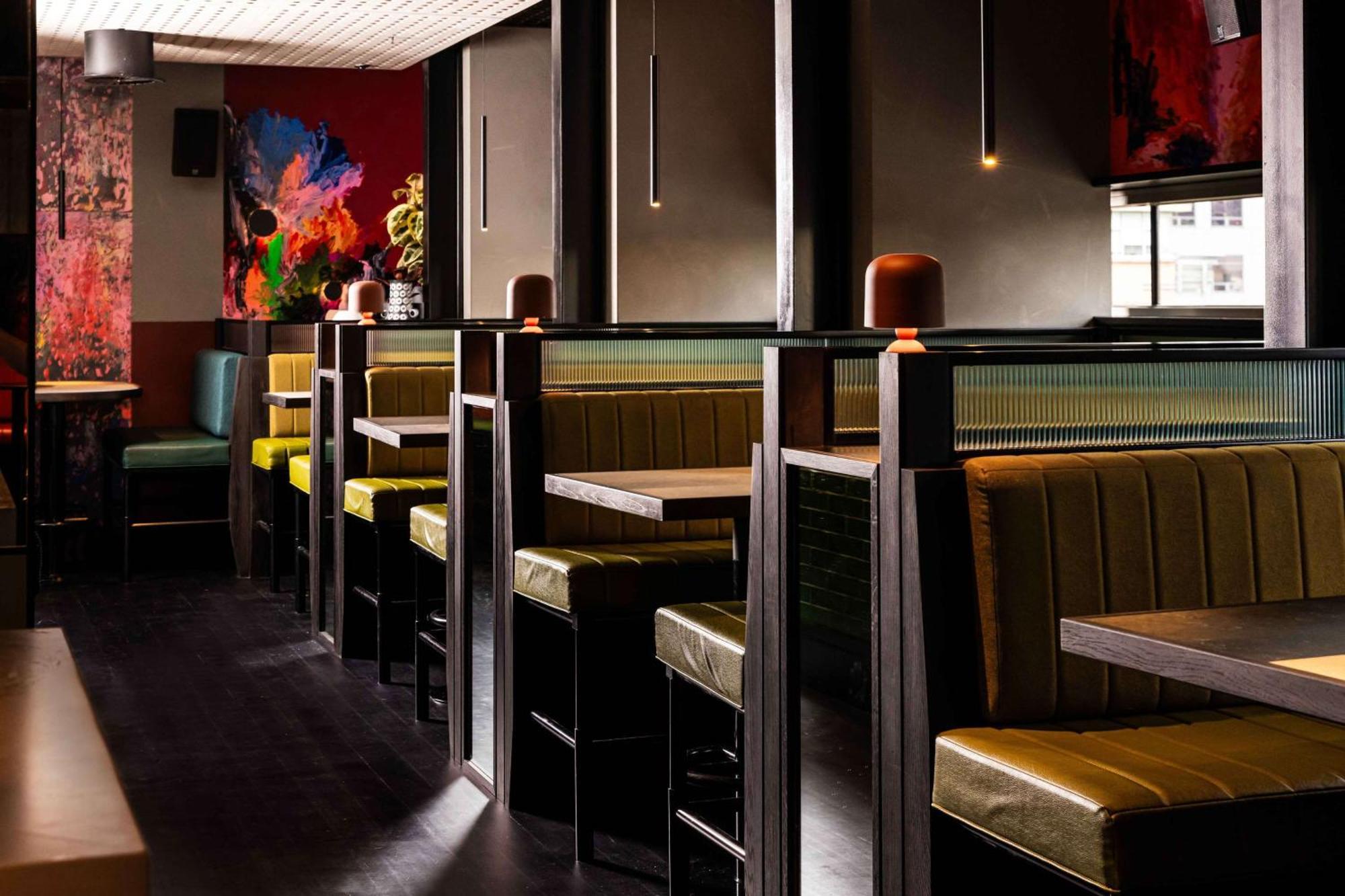 Hotel Qt Melbourne City Exterior foto Interior of a typical restaurant