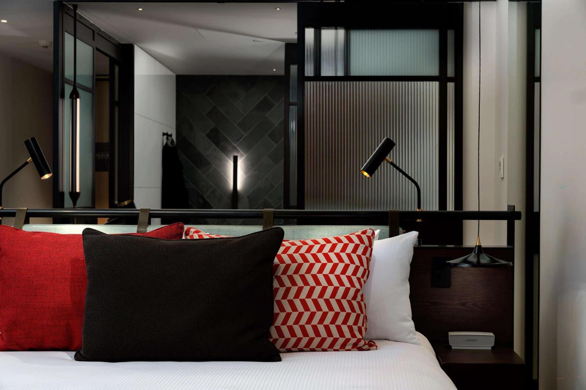 Hotel Qt Melbourne City Exterior foto A room at the hotel