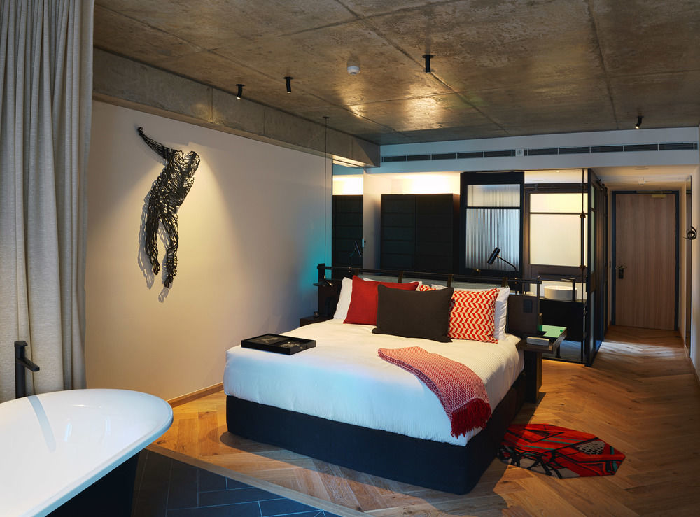 Hotel Qt Melbourne City Exterior foto A room at the hotel
